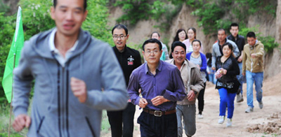 星火机床公司举办职工登山比赛