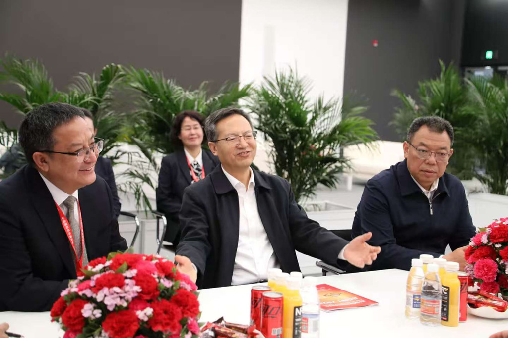甘肃国投集团董事长成广平与中国机床工具工业协会会长毛予锋座谈交流