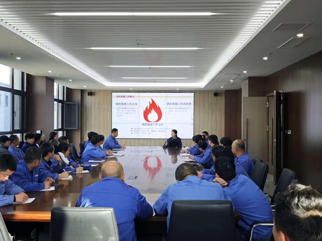筑牢安全“防火墙”星火数控开展消防安全培训演练