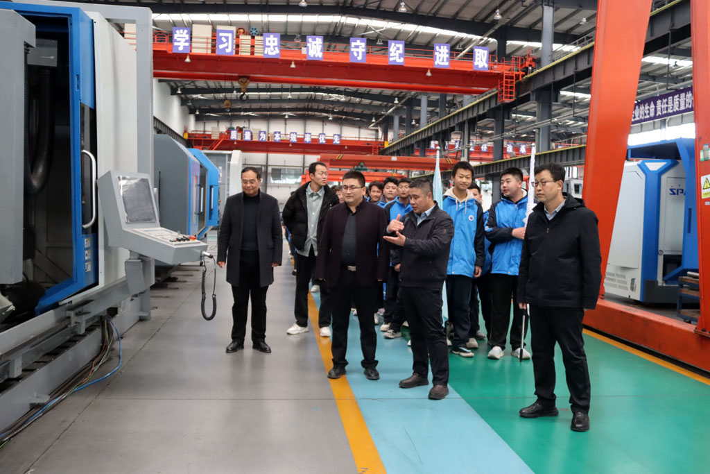 麦积职专学生走进星火数控开展参观学习活动 麦积职专学生走进星火数控开展参观学习活动