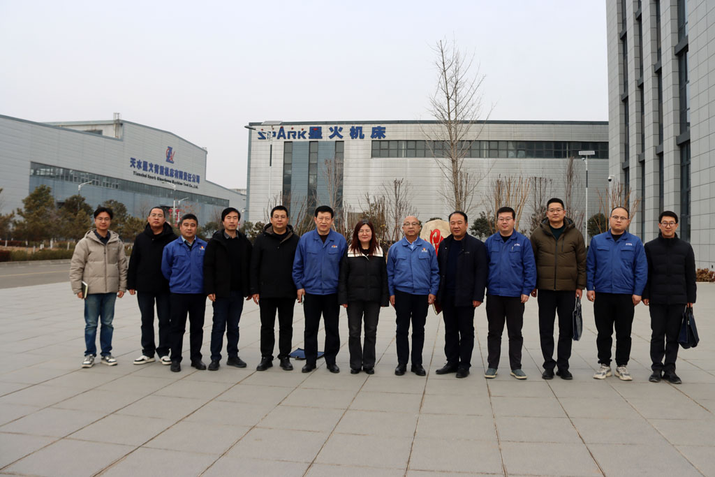 甘肃工业职业技术大学副校长张庆华一行莅临星火数控调研