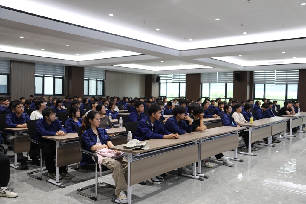深化校企合作，共育工匠精神——青海大学机械工程学院师生来星火数控开展暑期实习